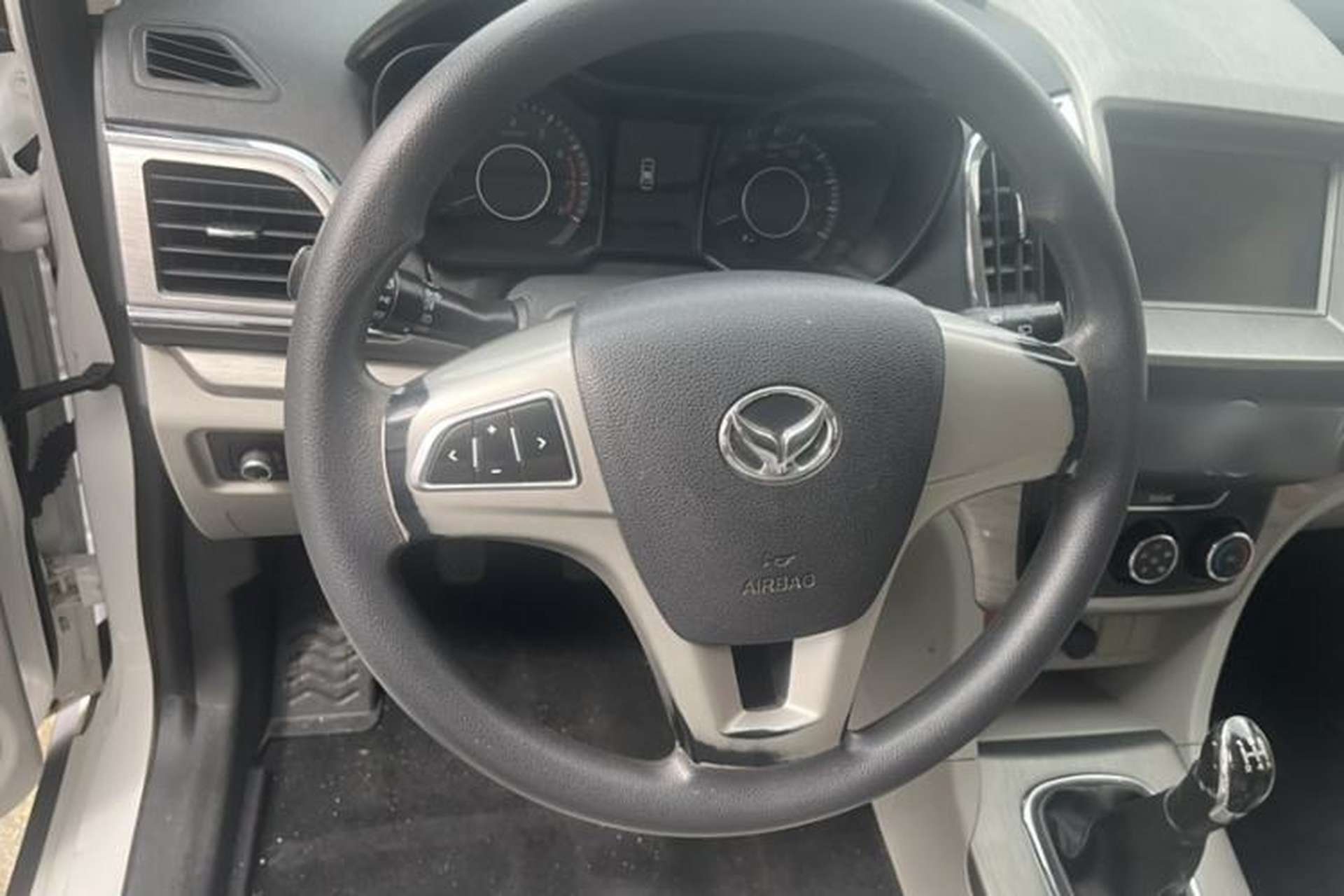 Used HYOSOW H3 2016 H3F 1.5L Manual Luxury Model Interior 1