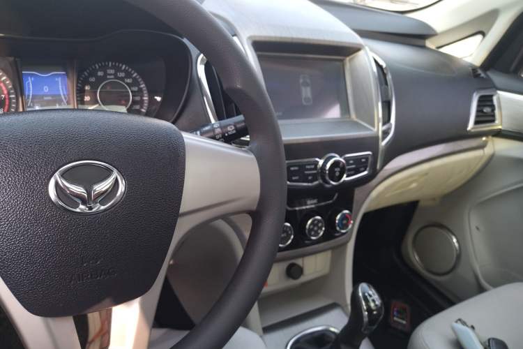 Used HYOSOW H3 2016 H3F 1.5L Manual Prestige Edition Interior 2