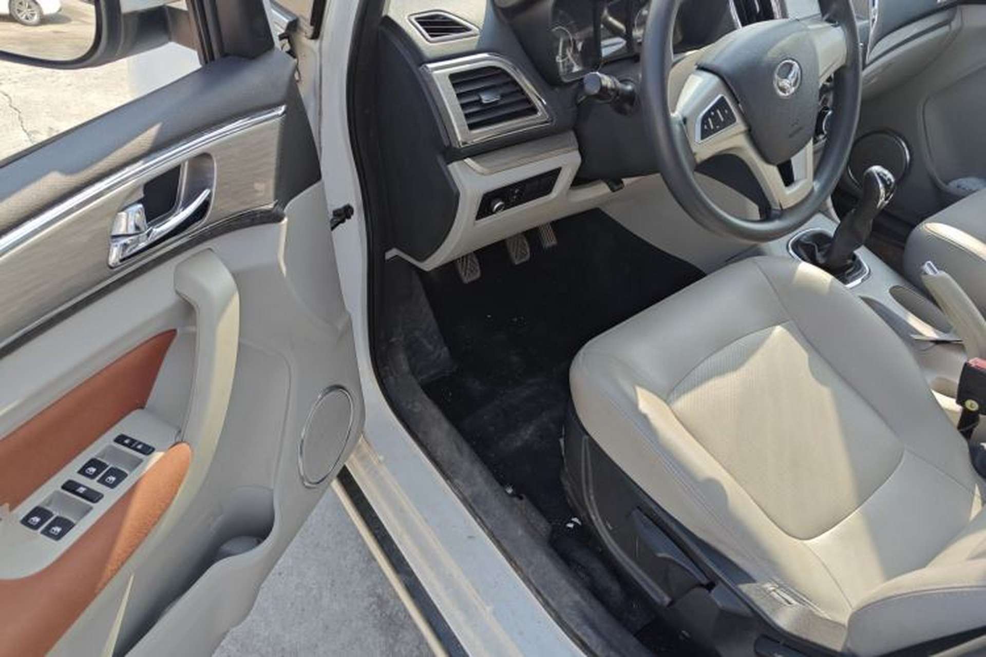 Used HYOSOW H3 2016 H3F 1.5L Manual Luxury Model Interior 3