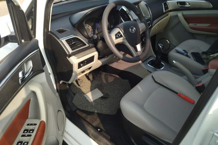 Used HYOSOW H3 2016 H3F 1.5L Manual Prestige Edition Interior 3