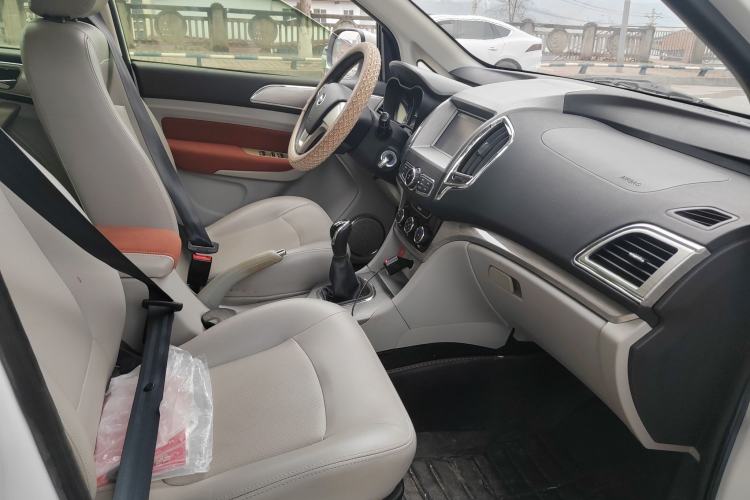 Used HYOSOW H3 2016 H3F 1.5L Manual Luxury Model Interior 6
