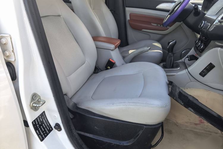 Used HYOSOW H3 2016 H3F 1.5L Manual Prestige Edition Interior 8