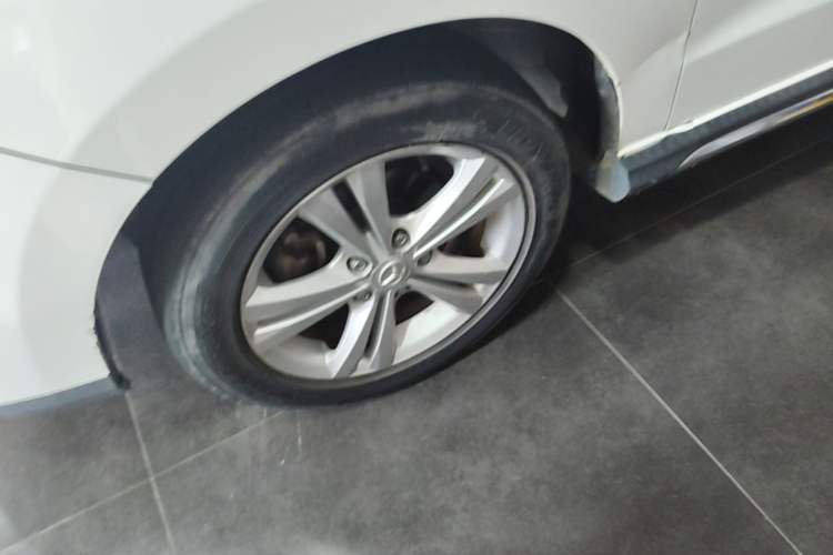 Used HYOSOW H3 2016 H3F 1.5L Manual Prestige Edition Left Front Wheel Hub