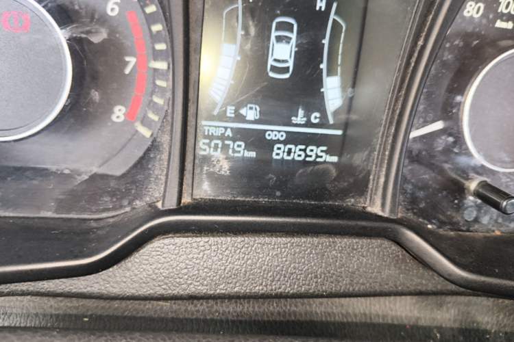 Used HYOSOW H3 2016 H3F 1.5L Manual Prestige Edition Odometer Close Up