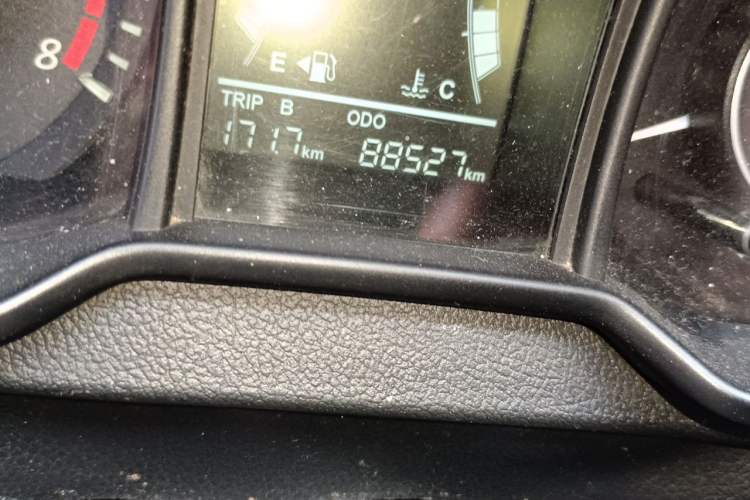 Used HYOSOW H3 2016 H3F 1.5L Manual Prestige Edition Odometer Close Up