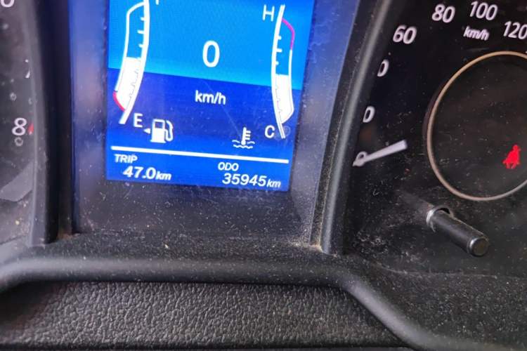 Used HYOSOW H3 2016 H3F 1.5L Manual Prestige Edition Odometer Close Up