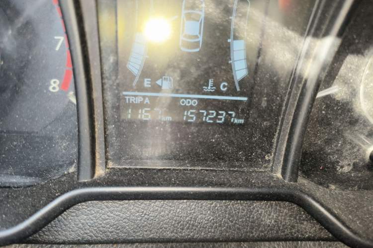 Used HYOSOW H3 2016 H3F 1.5L Manual Prestige Edition Odometer Close Up