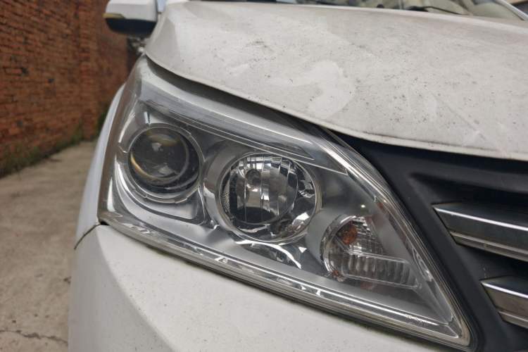 Used HYOSOW H3 2016 H3F 1.5L Manual Prestige Edition Right Front Headlight