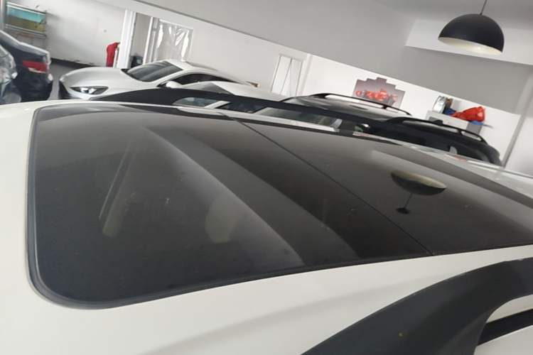 Used HYOSOW H3 2016 H3F 1.5L Manual Prestige Edition Roof