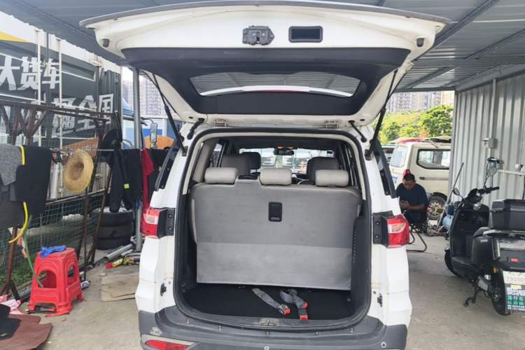 Used HYOSOW H3 2016 H3F 1.5L Manual Prestige Edition Trunk
