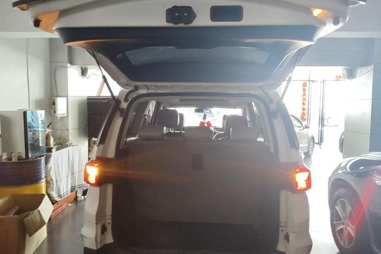 Used HYOSOW H3 2016 H3F 1.5L Manual Prestige Edition Trunk