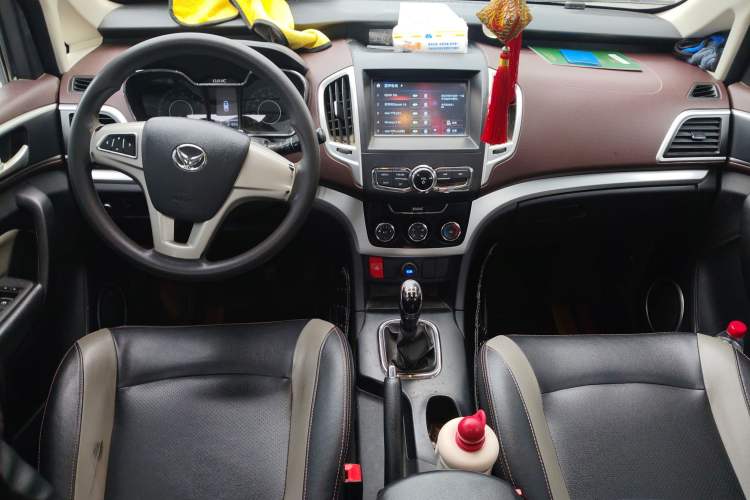 Used HYOSOW H3 2017 1.5L Manual Comfort Sunroof Version Center Console