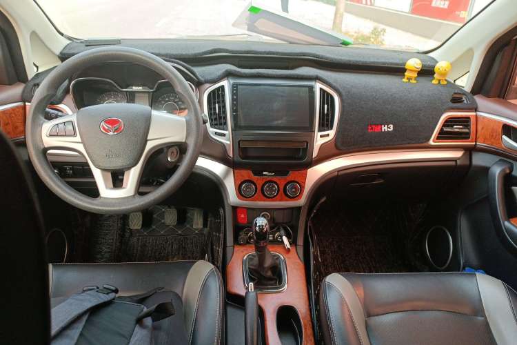 Used HYOSOW H3 2017 1.5L Manual Comfort Sunroof Version Center Console