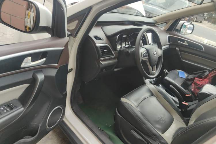 Used HYOSOW H3 2017 1.5L Manual Comfort Sunroof Version Driver Seat