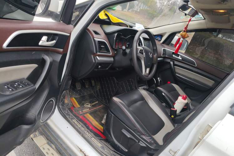Used HYOSOW H3 2017 1.5L Manual Comfort Sunroof Version Driver Seat