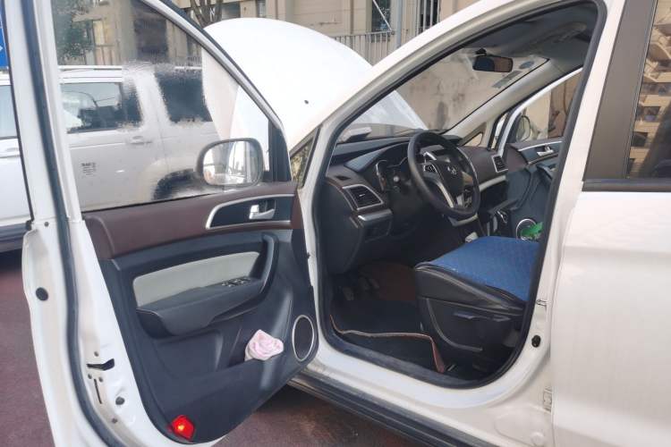 Used HYOSOW H3 2017 1.5L Manual Comfort Sunroof Version Driver Seat