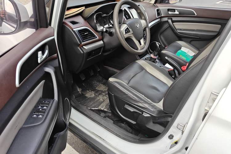 Used HYOSOW H3 2017 1.5L Manual Comfort Sunroof Version Driver Seat