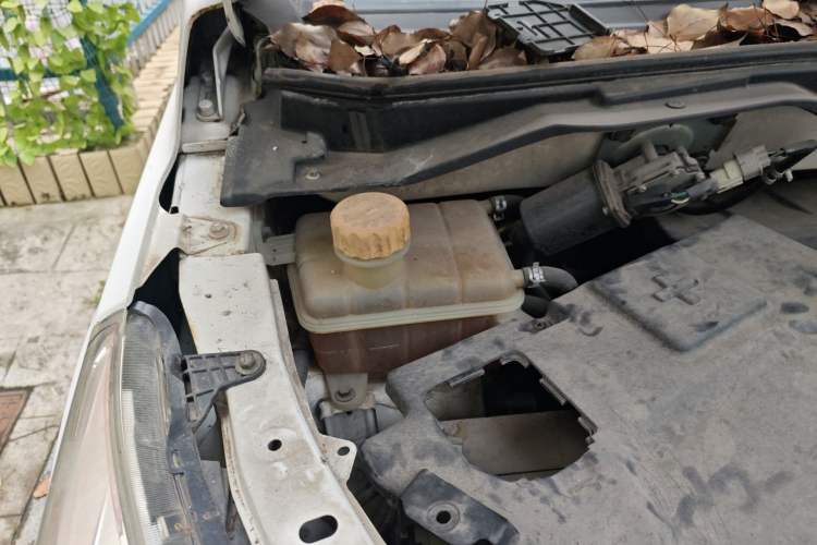 Used HYOSOW H3 2017 1.5L Manual Comfort Sunroof Version Engine Bay Right