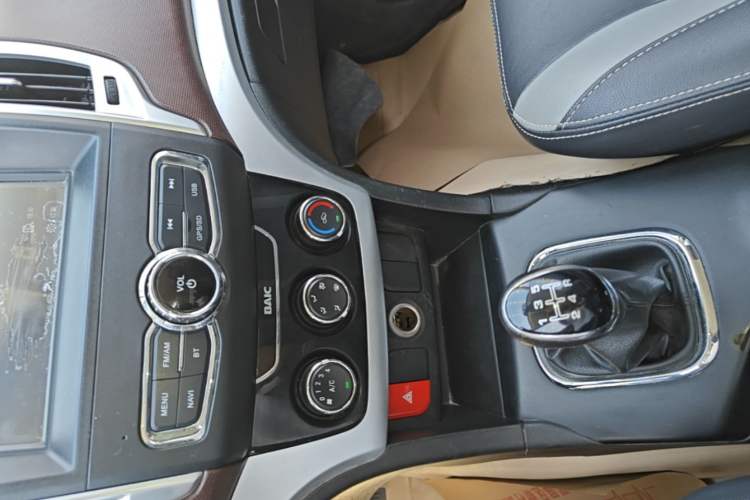 Used HYOSOW H3 2017 1.5L Manual Comfort Sunroof Version Gear Lever