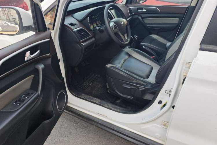 Used HYOSOW H3 2017 1.5L Manual Comfort Sunroof Version Interior 3