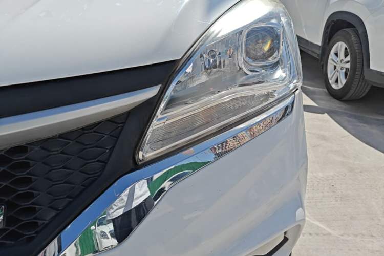 Used HYOSOW H3 2017 1.5L Manual Comfort Sunroof Version Left Front Headlight