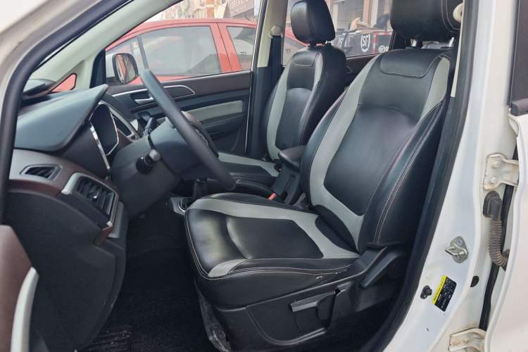 Used HYOSOW H3 2017 1.5L Manual Comfort Sunroof Version Left Front Seat