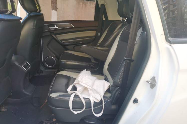 Used HYOSOW H3 2017 1.5L Manual Comfort Sunroof Version Left Rear Seat