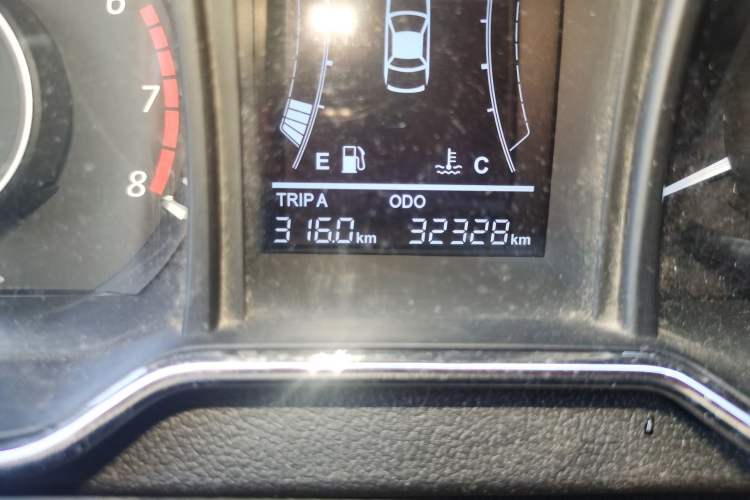 Used HYOSOW H3 2017 1.5L Manual Comfort Sunroof Version Odometer Close Up