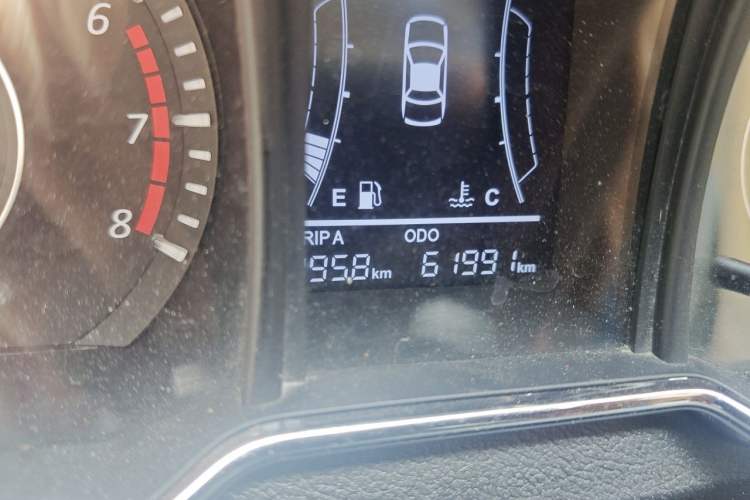 Used HYOSOW H3 2017 1.5L Manual Comfort Sunroof Version Odometer Close Up