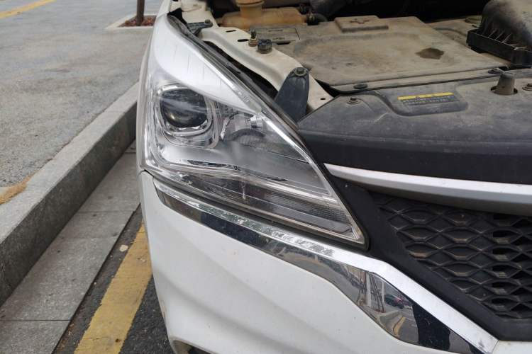 Used HYOSOW H3 2017 1.5L Manual Comfort Sunroof Version Right Front Headlight