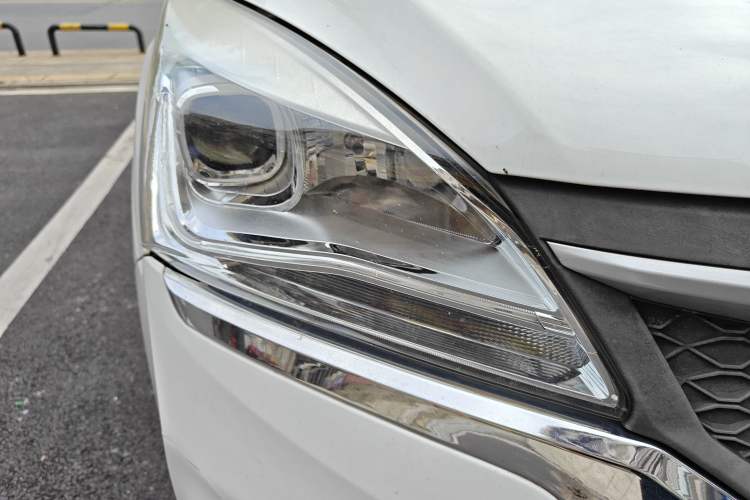 Used HYOSOW H3 2017 1.5L Manual Comfort Sunroof Version Right Front Headlight