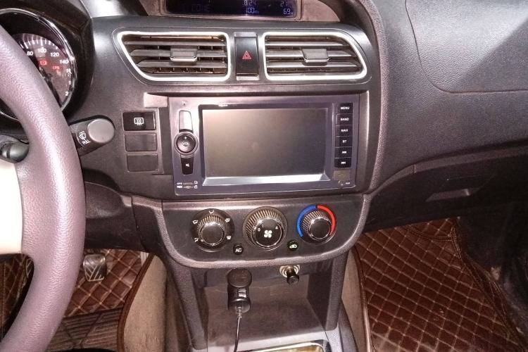 Used HYOSOW S2 2014 1.5L Manual Comfort Version China IV Emission Standard Audio And AC Panel