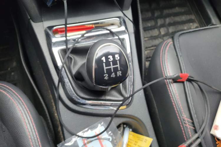 Used HYOSOW S2 2014 1.5L Manual Prestige Version China IV Gear Lever