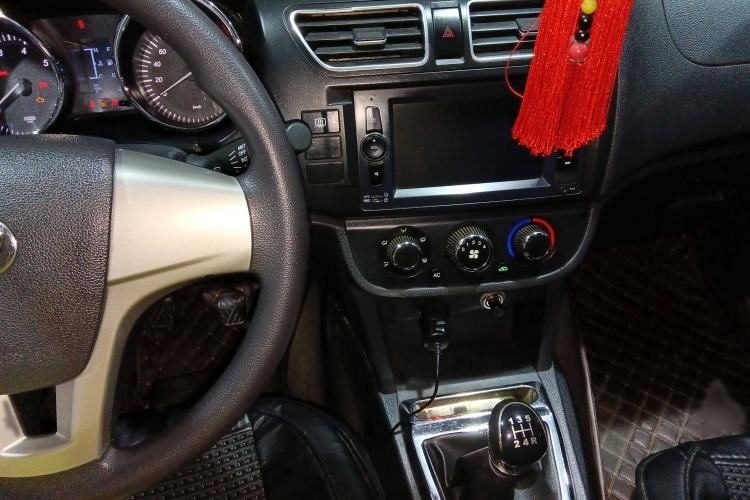 Used HYOSOW S2 2014 1.5L Manual Comfort Version China IV Emission Standard Interior 1