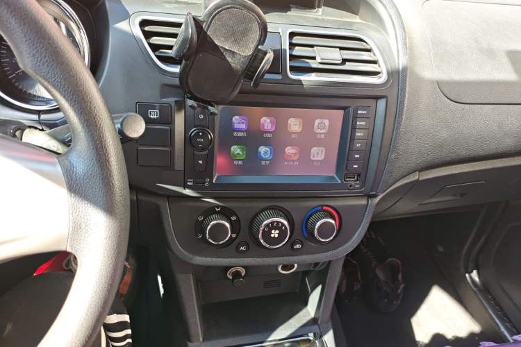 Used HYOSOW S2 2014 1.5L Manual Comfort Version China IV Emission Standard Audio And AC Panel