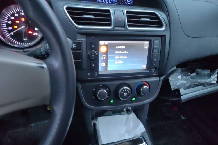 Used HYOSOW S2 2014 1.5L Manual Comfort Version China IV Emission Standard Audio And AC Panel