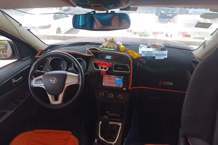Used HYOSOW S2 2014 1.5L Manual Comfort Version China IV Emission Standard Center Console