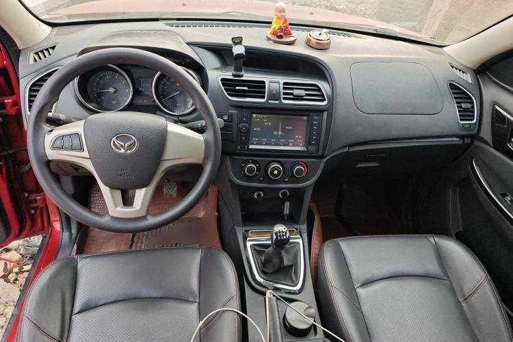 Used HYOSOW S2 2014 1.5L Manual Comfort Version China IV Emission Standard Center Console