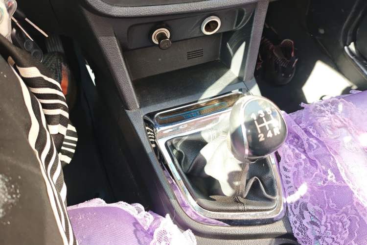 Used HYOSOW S2 2014 1.5L Manual Comfort Version China IV Emission Standard Gear Lever