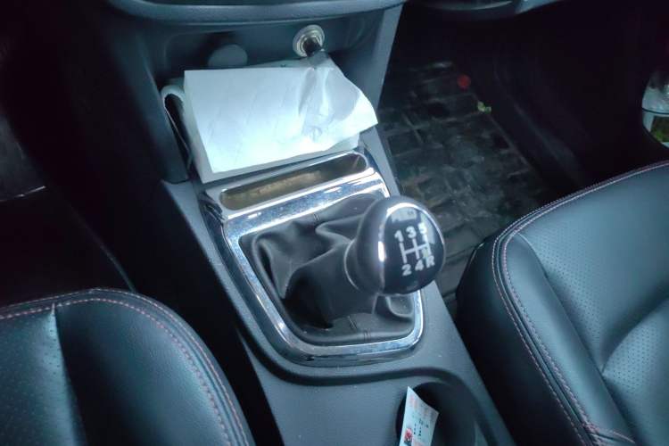 Used HYOSOW S2 2014 1.5L Manual Comfort Version China IV Emission Standard Gear Lever