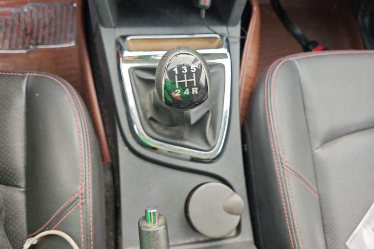 Used HYOSOW S2 2014 1.5L Manual Comfort Version China IV Emission Standard Gear Lever