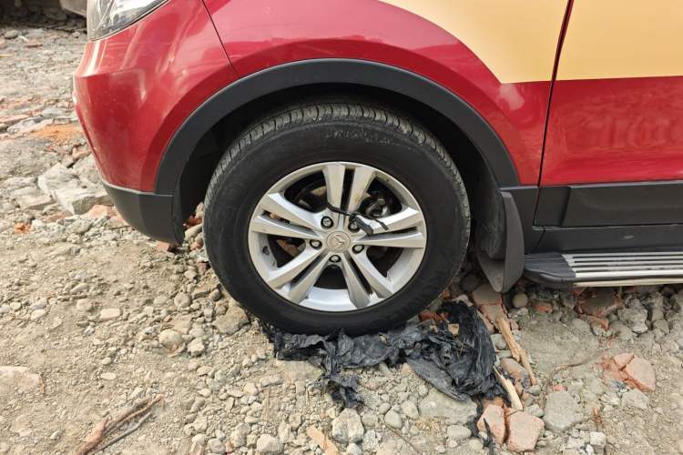 Used HYOSOW S2 2014 1.5L Manual Comfort Version China IV Emission Standard Left Front Wheel Hub