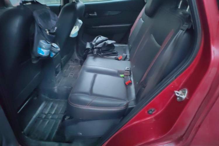 Used HYOSOW S2 2014 1.5L Manual Comfort Version China IV Emission Standard Left Rear Seat