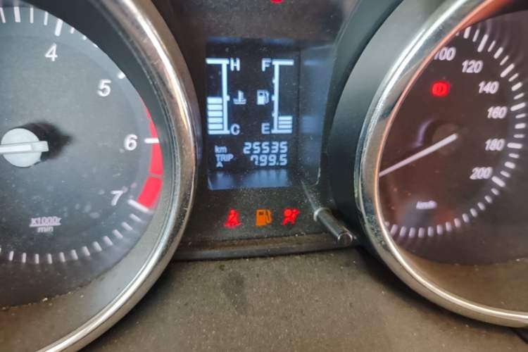 Used HYOSOW S2 2014 1.5L Manual Comfort Version China IV Emission Standard Odometer Close Up