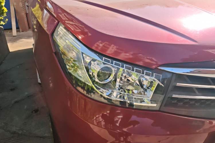 Used HYOSOW S2 2014 1.5L Manual Comfort Version China IV Emission Standard Right Front Headlight