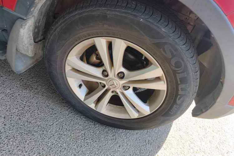 Used HYOSOW S2 2014 1.5L Manual Comfort Version China IV Emission Standard Right Front Wheel Hub