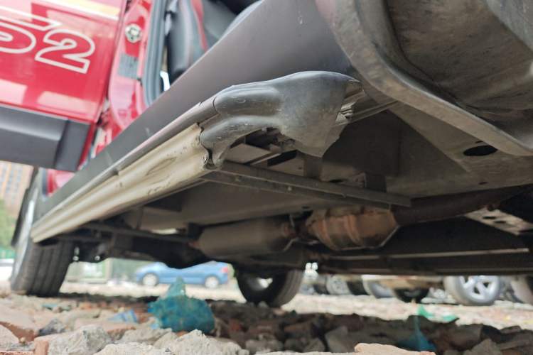Used HYOSOW S2 2014 1.5L Manual Comfort Version China IV Emission Standard Right Side Sill