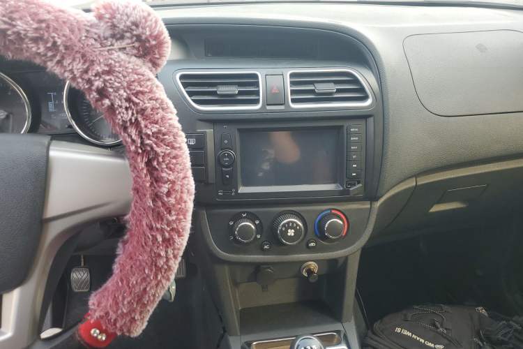 Used HYOSOW S2 2014 1.5L Manual Comfort Version China IV Emission Standard Audio And AC Panel