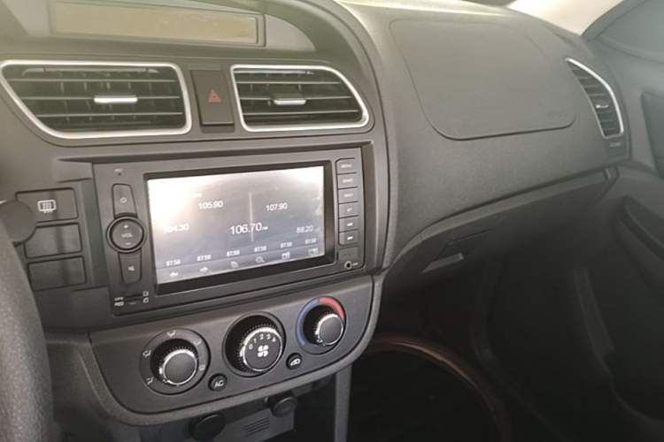 Used HYOSOW S2 2014 1.5L Manual Comfort Version China IV Emission Standard Audio And AC Panel