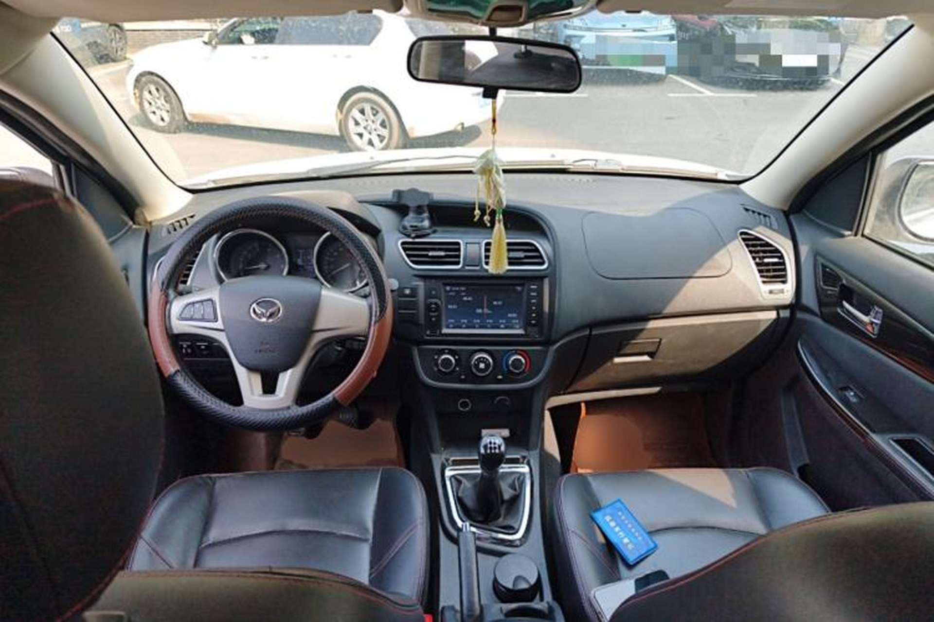 Used HYOSOW S2 2014 1.5L Manual Comfort Version China IV Emission Standard Center Console